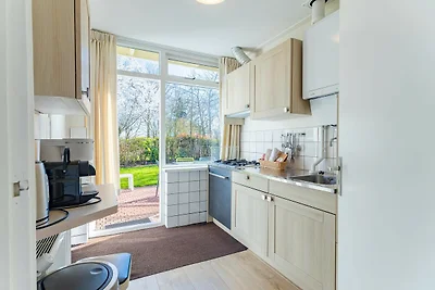 Bungalow nahe Strand mit Garten