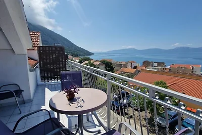 Two Bedroom Apartment with Terrace and Sea Vi...