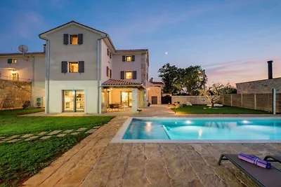 Villa in Višnjan mit Schwimmbecken