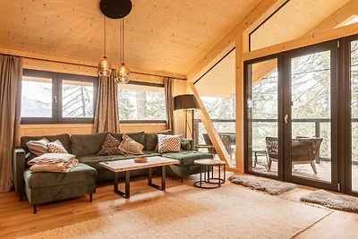Lavish chalet with hot tub