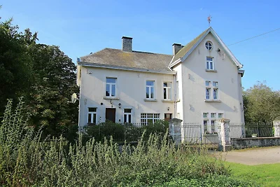 Herrenhaus in Bastogne mit Garten