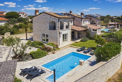 Splendida villa a Rovinjsko Selo con piscina...