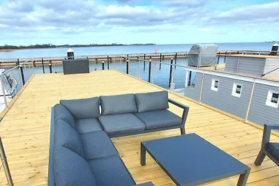 Hausboot in Stralsund mit Schwimmbecken
