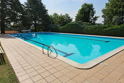 Con piscina, tennis, vicino al parco termale ...