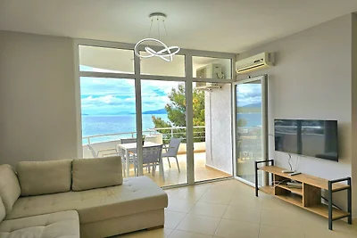 Apartment in Saranda with Stunning Sea Views