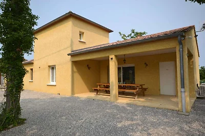 Verführerisches Ferienhaus in Largentière mit...