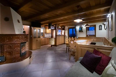 Vivid Hillside Country House with Hot-Tub and...