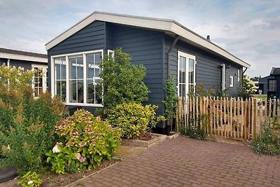 Gemütliches Chalet in Giethoorn mit Steg