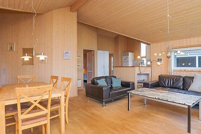 Geräumiges Ferienhaus in Harboøre mit...