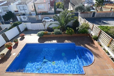 Villa Ponent an der Costa Brava mit drei...