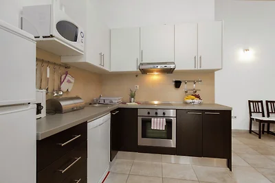 Ruim en rustig Srima-appartement