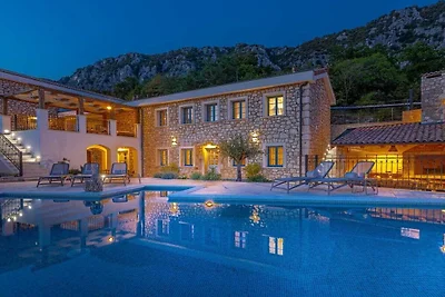 Villa in Crikvenica mit Schwimmbecken