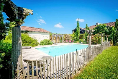 Schönes Bauernhaus mit privatem Pool