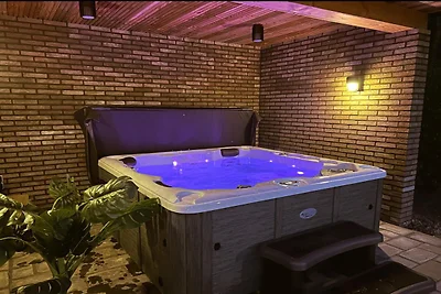 Wellness-Refugium mit privatem Whirlpool