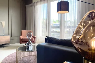 Elegante balcone vista aperta con posto auto