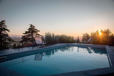 Moderna villa con piscina a Cortona