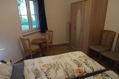 Moderner Bungalow im Ferienpark mit Seezugang