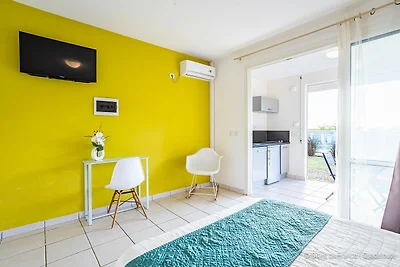 Ferienwohnung am Meer mit Pool