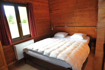 Gemütliches Ferienhaus in Hour mit Sauna