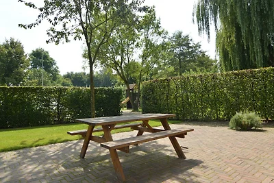 Prachtig Vakantiehuis in Haaren met Terras