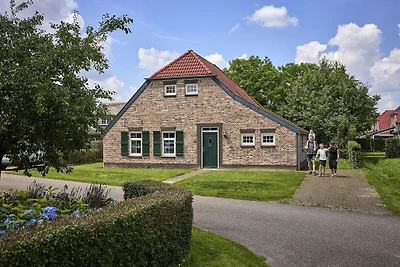 Schöne Bauernvilla mit großem Garten in...