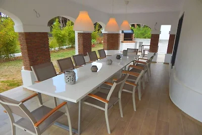 Villa with 6 bedrooms