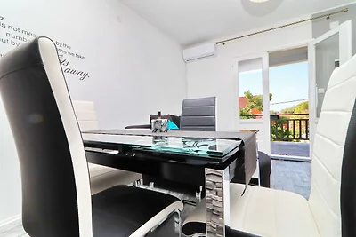 Apartment Marjana Prizba mit Terrasse