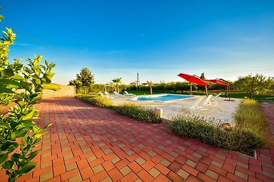 Rustige villa met 5 slaapkamers nabij Biograd