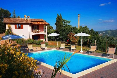 Vintage-Villa in Acqualagna mit Swimmingpool