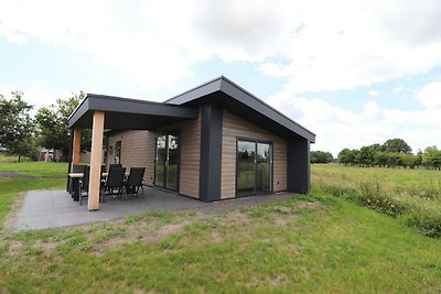 Chalet met gedeeld zwembad vlakbij Giethoorn