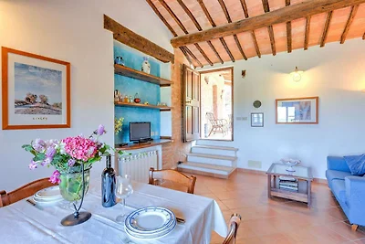 Abgelegenes Bauernhaus in Montalcino mit Pool