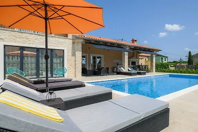 Villa in Maružini mit Schwimmbecken