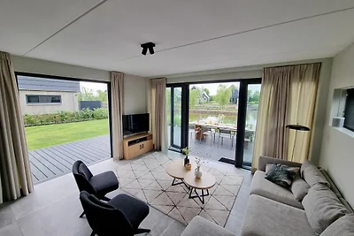 Villa in Balk mit Steg