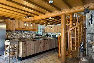 Ampio chalet a Ovifat-Waimes con sauna