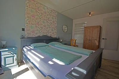 Moderner 4-Personen-Bungalow in Strandnähe