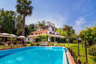 Moderne Villa in Ricadi mit Pool