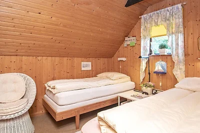 Gemutliche Hutte am Lagunen -- By Traum...
