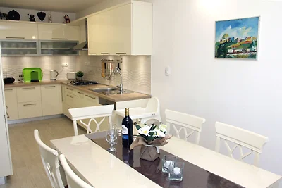Wohnung in Grebatica mit Meeresstrand