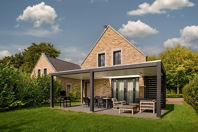 Bella villa con veranda a 4 km da Maastricht