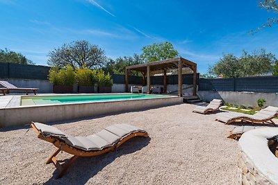 Serena Villa a Bibigne con piscina privata