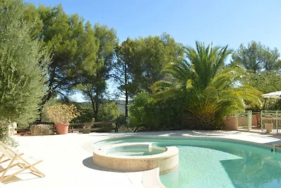Ferienhaus mit großem Garten und Pool