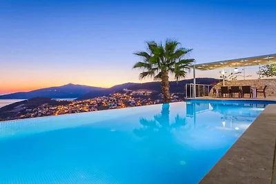 Villa in Kalkan mit Schwimmbecken