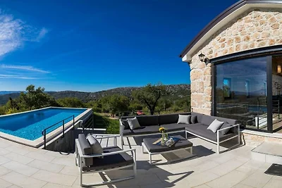 Villa in Bribir mit Schwimmbecken