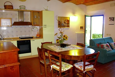 Splendido agriturismo con piscina in comune
