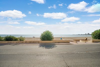 Modernes neues Apartment mit Meerblick