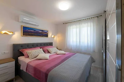Kastel Stari Sunny Downtown Apartment with Te...