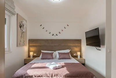 Scenic Kastel Luksic Apartments - Three Bedro...