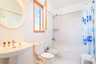 Wohnung in Cala Blanca mit Blick auf den Pool