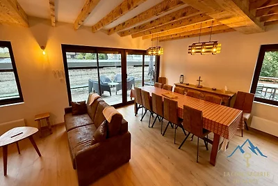 Chalet mit weitläufiger Panoramaterrasse