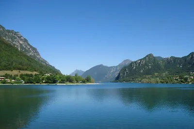 Hütte in Parole nahe Wald und See